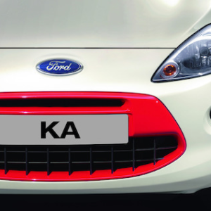 Sprednja maska ​​s črnimi očmi